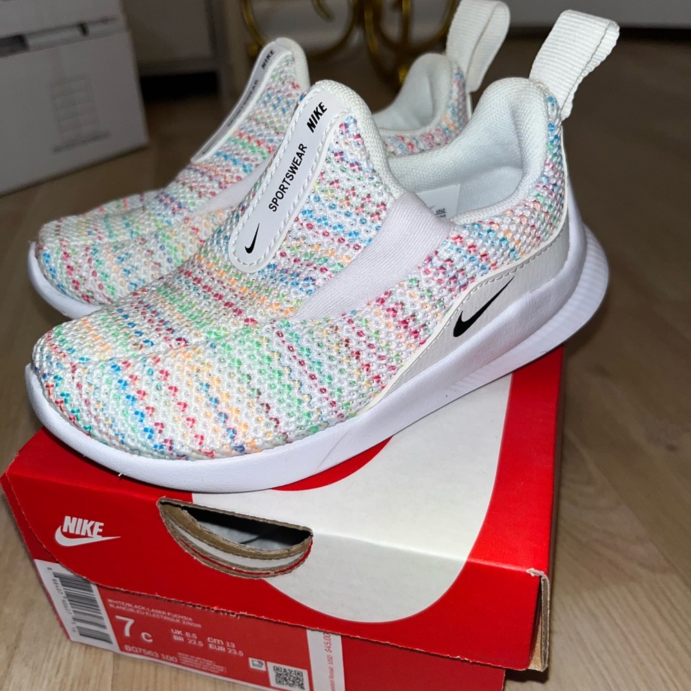 BRAND NEW IN BOX NIKE VIALE SPACE DYE TD SIZE 7